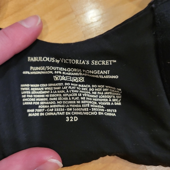 Victoria's Secret Bra Bundle Size 32D - Picture 9 of 9
